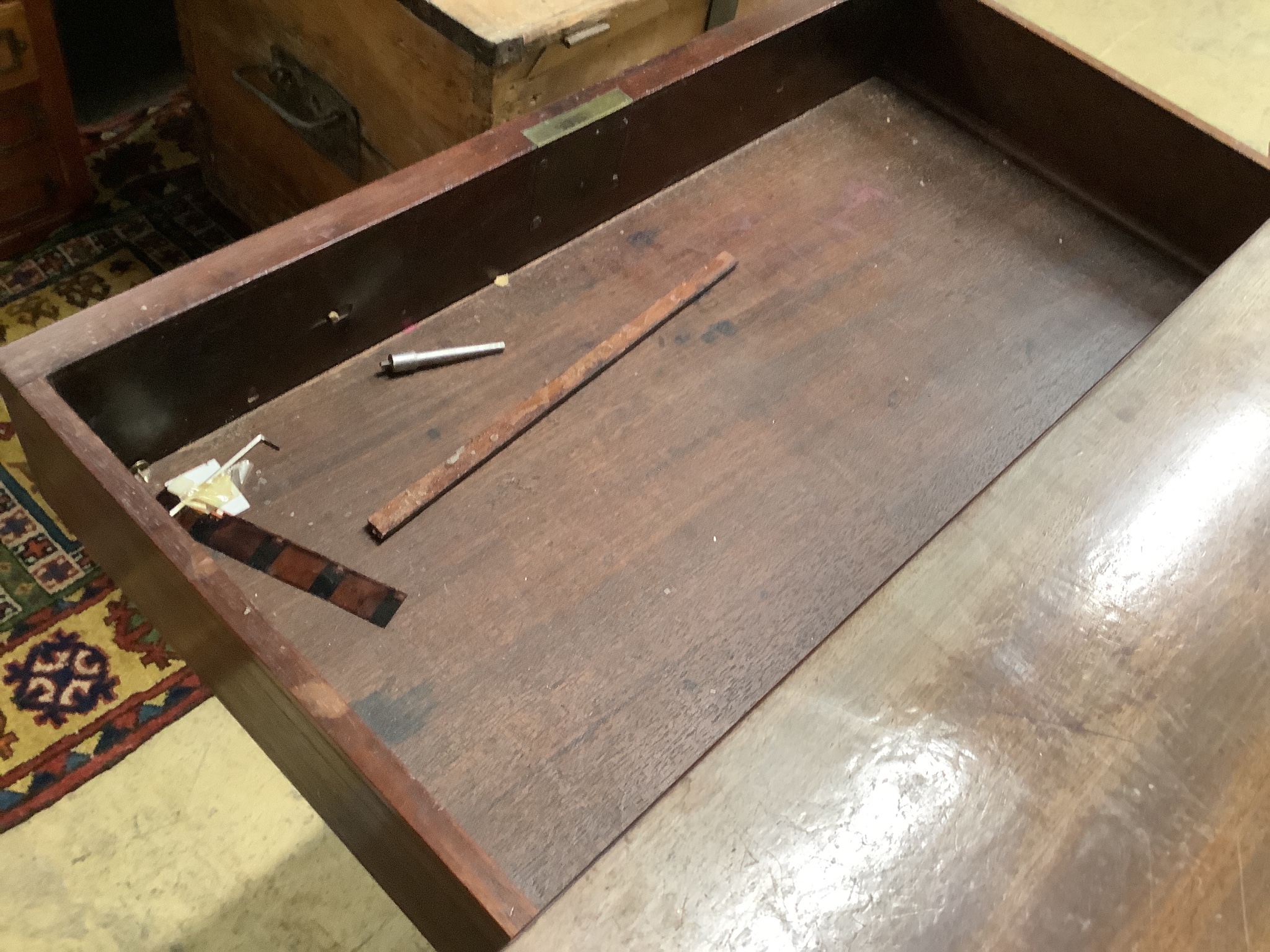 A Regency mahogany library table (a.f.), width 122cm, depth 68cm, height 73cm